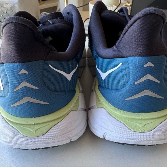 HOKA Arahi 6 Running Shoes
